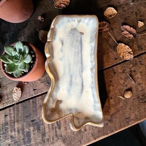 Art Pottery Mississippi Shaped Trinket Dish TAB  6x3 Inch